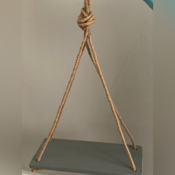 Farm house style plant 🪴 hanger - Picture 2 of 2